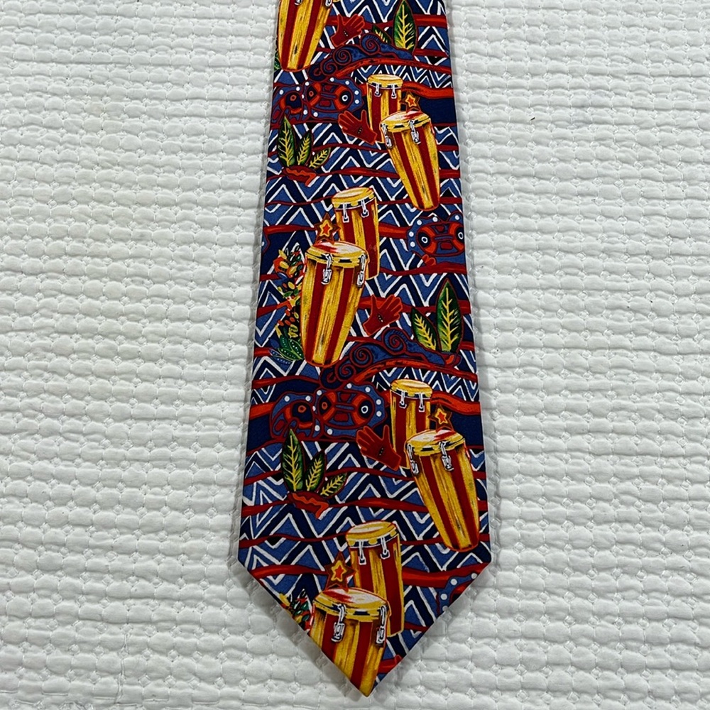 Carlos Santana‎ Primavera man’s tie 57” x 3.5” music theme 100% silk.